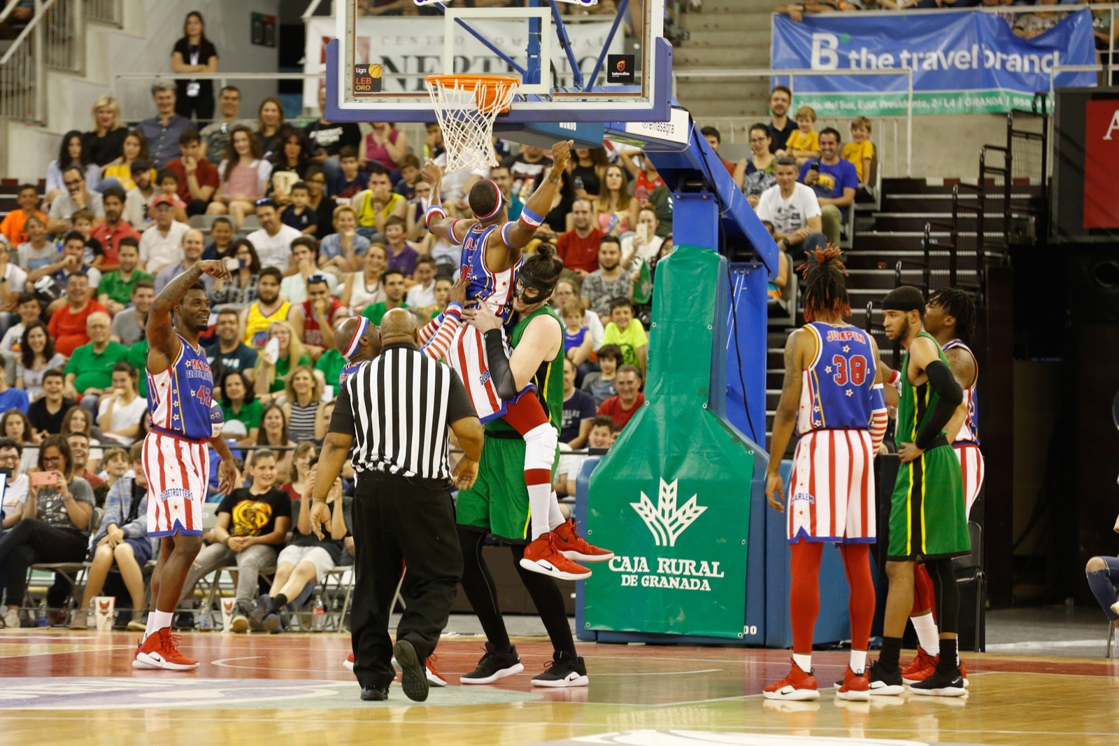 El Palacio de los Deportes de Granada fue el escenario de las espectaculares acrobacias con canastas de por medio del mítico equipo de Harlem