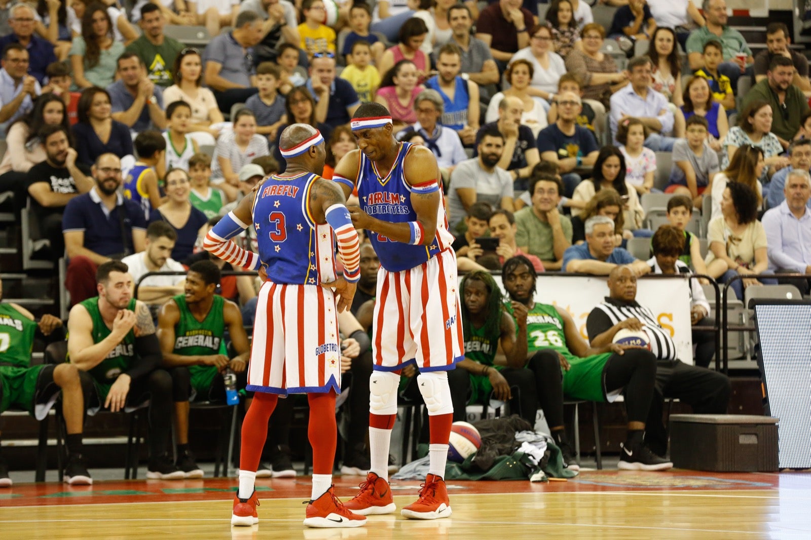 El Palacio de los Deportes de Granada fue el escenario de las espectaculares acrobacias con canastas de por medio del mítico equipo de Harlem
