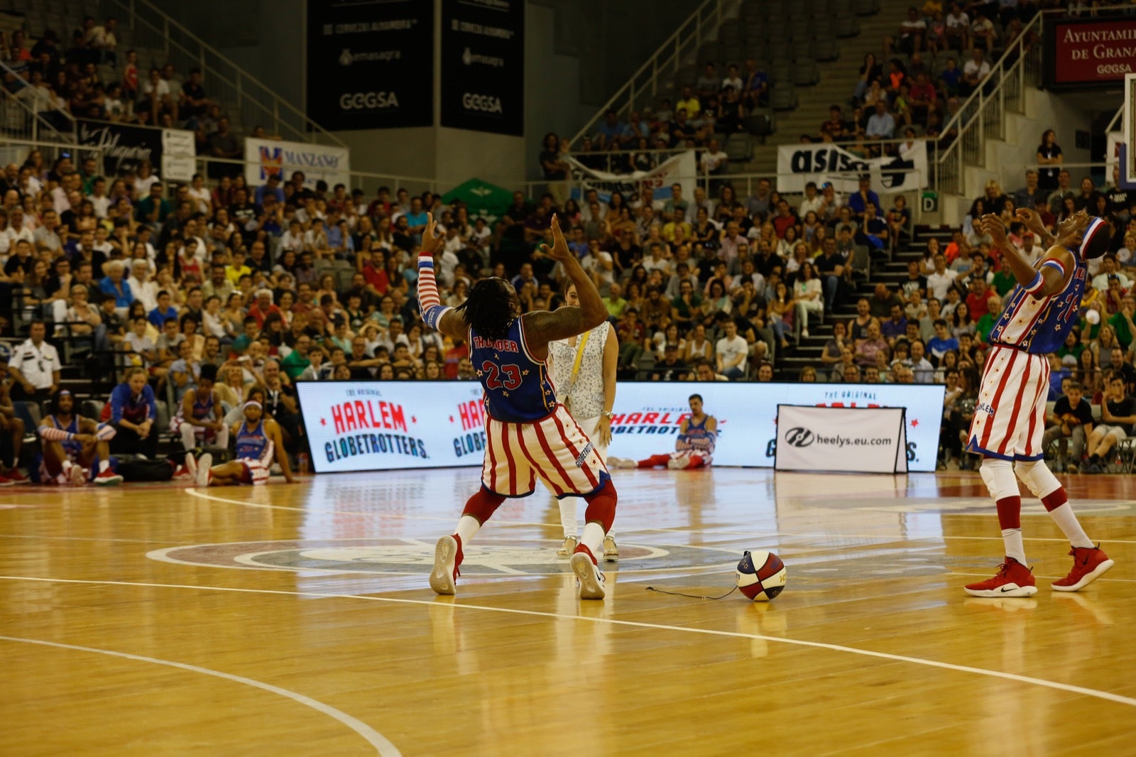 El Palacio de los Deportes de Granada fue el escenario de las espectaculares acrobacias con canastas de por medio del mítico equipo de Harlem