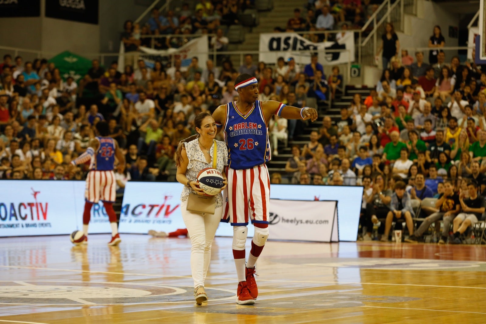 El Palacio de los Deportes de Granada fue el escenario de las espectaculares acrobacias con canastas de por medio del mítico equipo de Harlem
