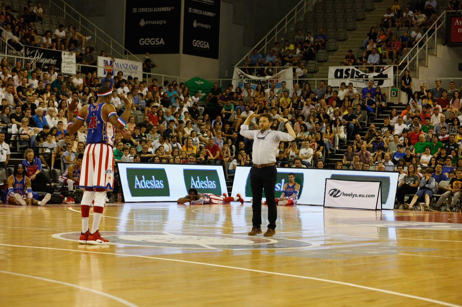 El Palacio de los Deportes de Granada fue el escenario de las espectaculares acrobacias con canastas de por medio del mítico equipo de Harlem