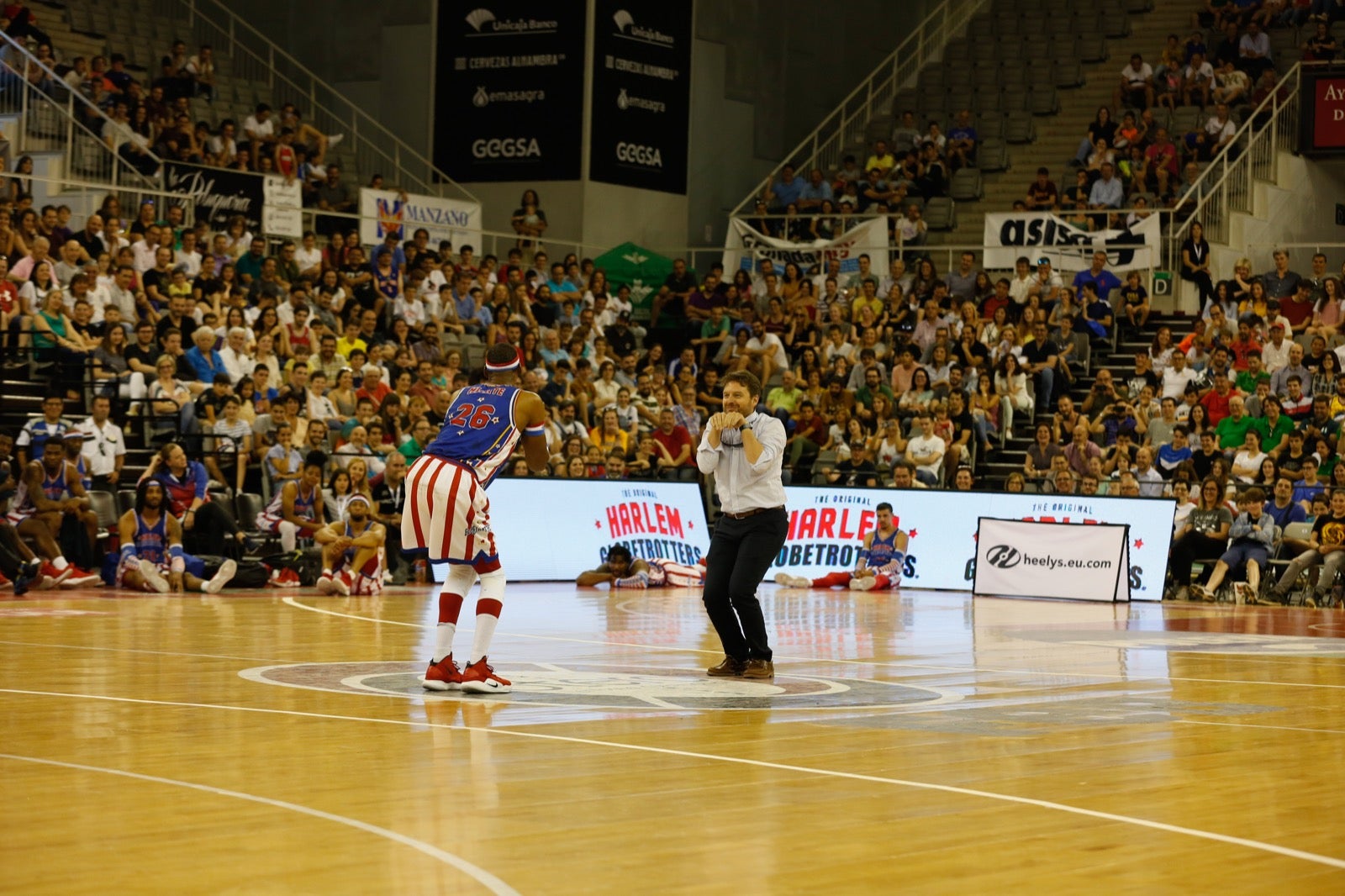 El Palacio de los Deportes de Granada fue el escenario de las espectaculares acrobacias con canastas de por medio del mítico equipo de Harlem