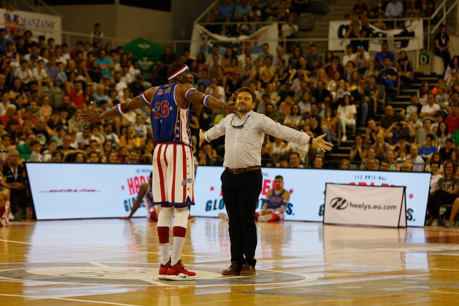 El Palacio de los Deportes de Granada fue el escenario de las espectaculares acrobacias con canastas de por medio del mítico equipo de Harlem