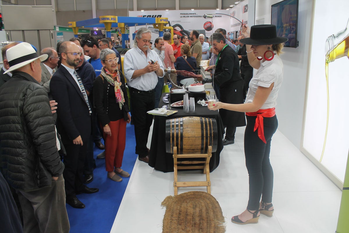 Gran ambiente en la feria expoliva durante su tercera jornada