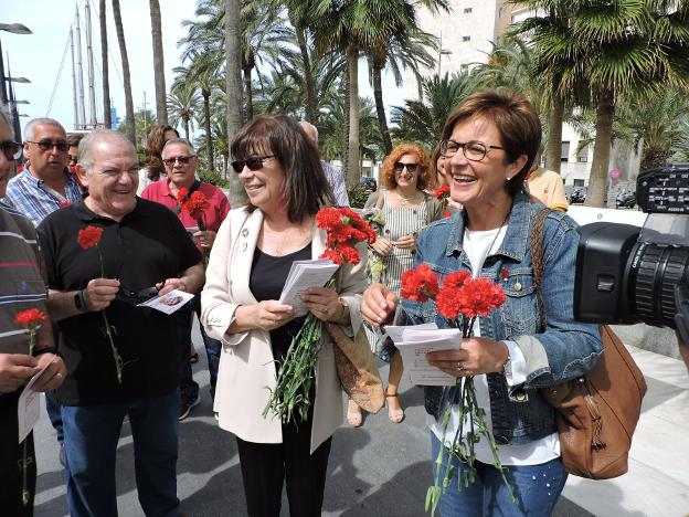 Narbona y Valverde, ayer, en la plaza de las Velas.