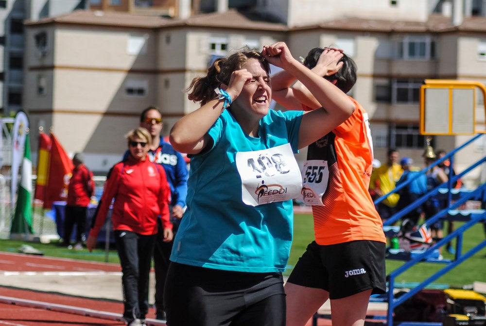 Cerca de trescientos deportistas se encuentran desde ayer en el Complejo Deportivo Núñez Blanca participando en las distintas pruebas de este Campeonato de España organizado por la FEDDI