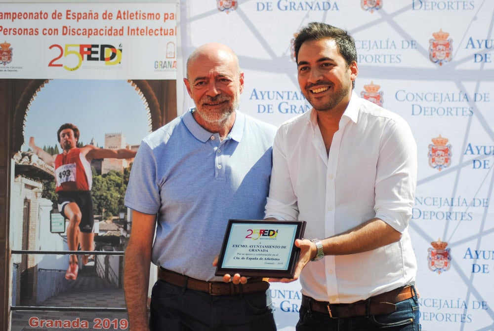 Cerca de trescientos deportistas se encuentran desde ayer en el Complejo Deportivo Núñez Blanca participando en las distintas pruebas de este Campeonato de España organizado por la FEDDI