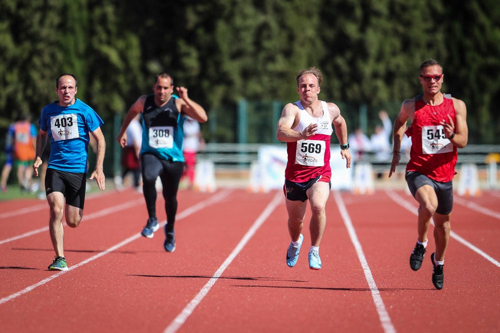 Cerca de trescientos deportistas se encuentran desde ayer en el Complejo Deportivo Núñez Blanca participando en las distintas pruebas de este Campeonato de España organizado por la FEDDI