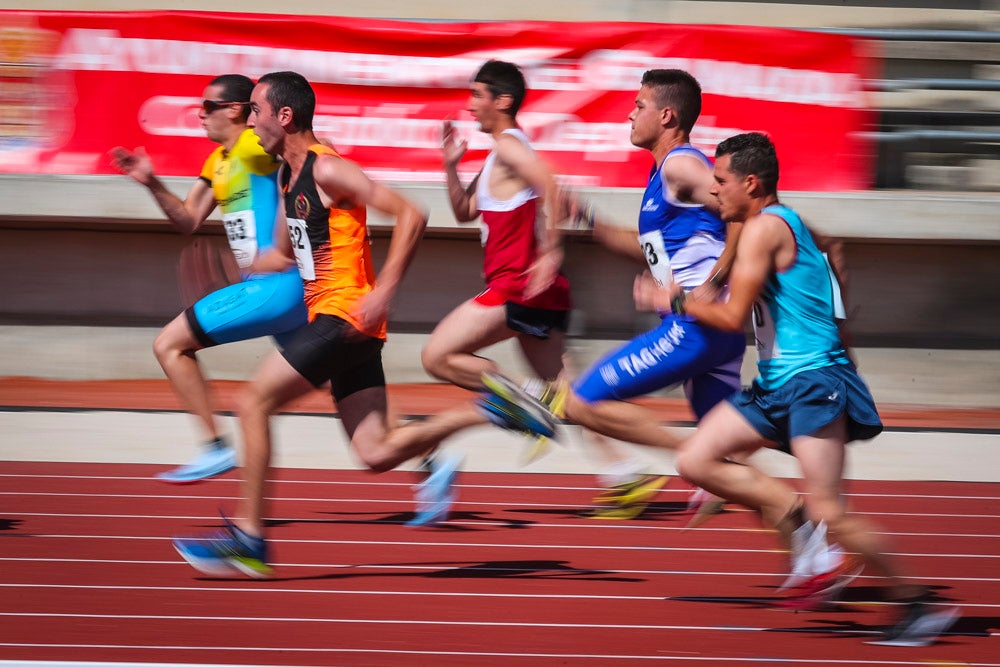 Cerca de trescientos deportistas se encuentran desde ayer en el Complejo Deportivo Núñez Blanca participando en las distintas pruebas de este Campeonato de España organizado por la FEDDI