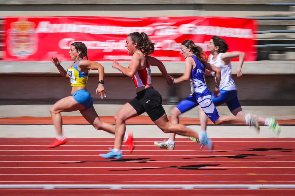 Cerca de trescientos deportistas se encuentran desde ayer en el Complejo Deportivo Núñez Blanca participando en las distintas pruebas de este Campeonato de España organizado por la FEDDI