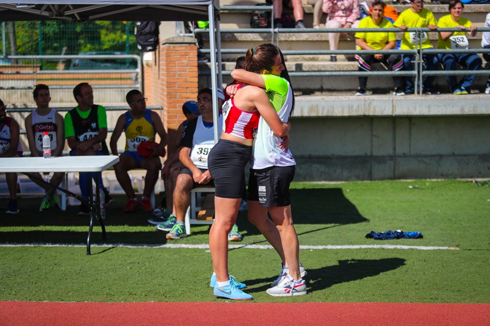 Cerca de trescientos deportistas se encuentran desde ayer en el Complejo Deportivo Núñez Blanca participando en las distintas pruebas de este Campeonato de España organizado por la FEDDI