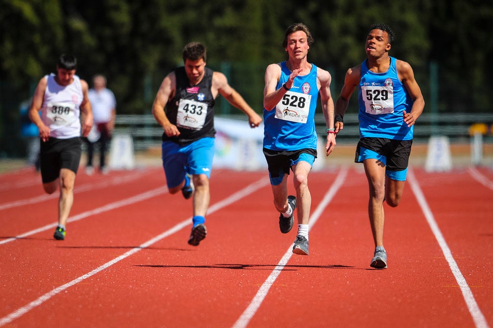 Cerca de trescientos deportistas se encuentran desde ayer en el Complejo Deportivo Núñez Blanca participando en las distintas pruebas de este Campeonato de España organizado por la FEDDI