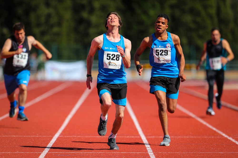 Cerca de trescientos deportistas se encuentran desde ayer en el Complejo Deportivo Núñez Blanca participando en las distintas pruebas de este Campeonato de España organizado por la FEDDI