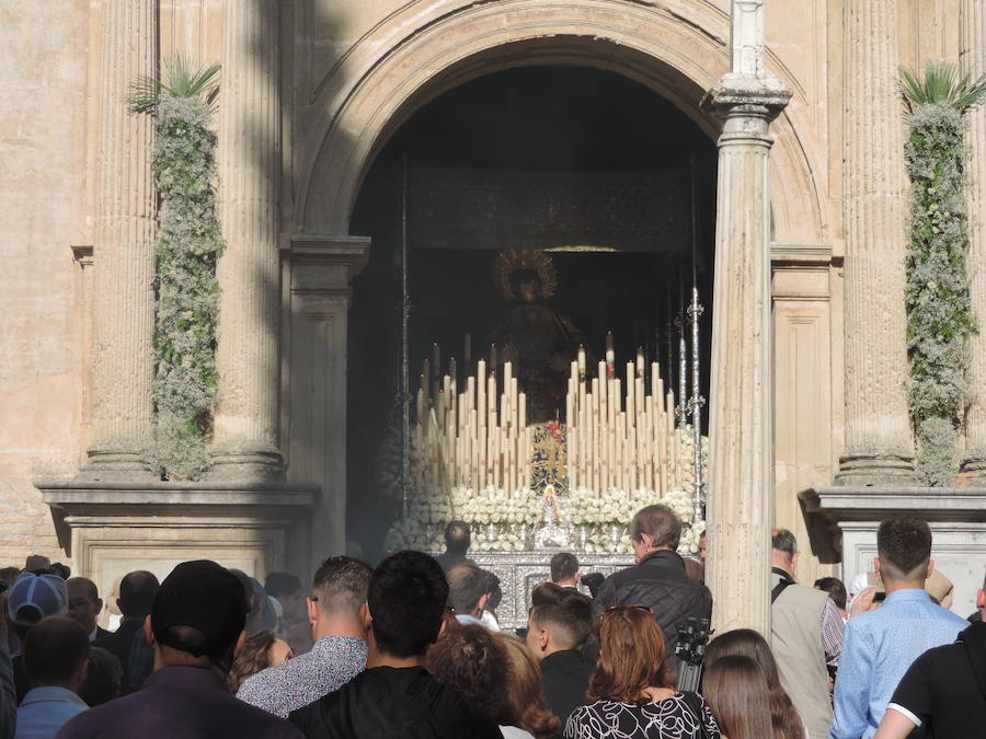 Aquí puedes ver una seleción de las mejores imágenes del recorrido de la Virgen de las Maravillas por las calles de la capital