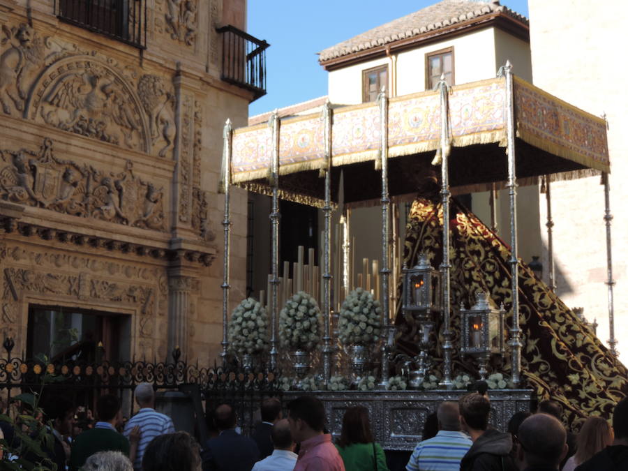 Aquí puedes ver una seleción de las mejores imágenes del recorrido de la Virgen de las Maravillas por las calles de la capital