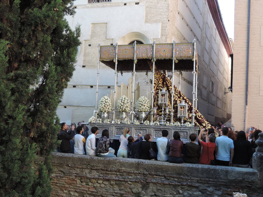 Aquí puedes ver una seleción de las mejores imágenes del recorrido de la Virgen de las Maravillas por las calles de la capital