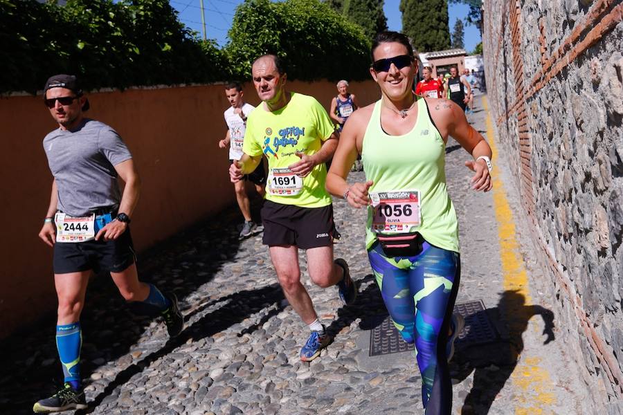 Un total de 13.1 kilómetros, dos menos que la pasada edición, y un desnivel acumulado de 207 metros de auténtica belleza por los barrios del Albaicín y el Sacromonte, dejando la Alhambra a la espalda, sin dejar de recorrer también los espacios más emblemáticos de la capital