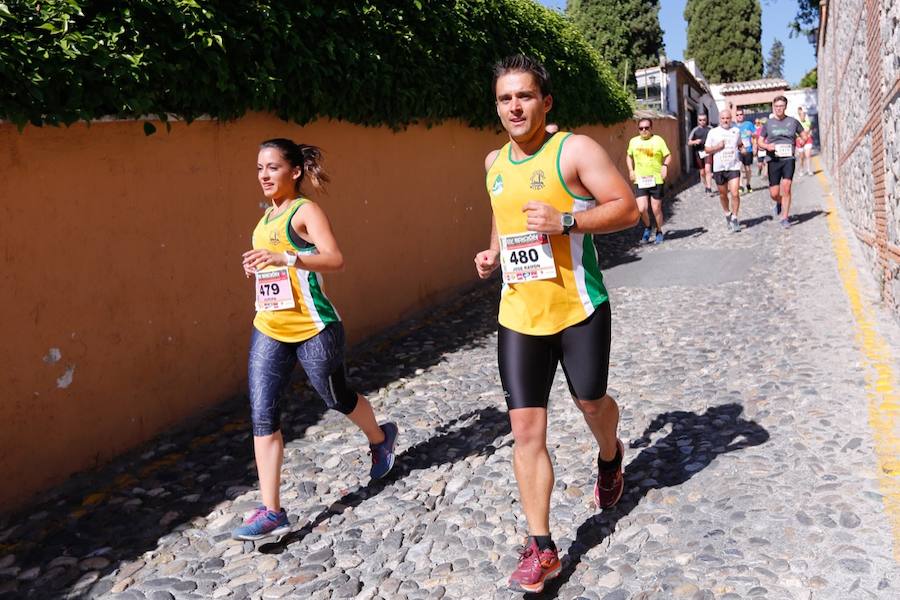 Un total de 13.1 kilómetros, dos menos que la pasada edición, y un desnivel acumulado de 207 metros de auténtica belleza por los barrios del Albaicín y el Sacromonte, dejando la Alhambra a la espalda, sin dejar de recorrer también los espacios más emblemáticos de la capital