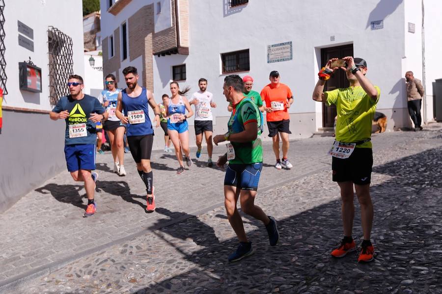 Un total de 13.1 kilómetros, dos menos que la pasada edición, y un desnivel acumulado de 207 metros de auténtica belleza por los barrios del Albaicín y el Sacromonte, dejando la Alhambra a la espalda, sin dejar de recorrer también los espacios más emblemáticos de la capital