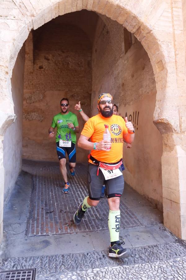 Un total de 13.1 kilómetros, dos menos que la pasada edición, y un desnivel acumulado de 207 metros de auténtica belleza por los barrios del Albaicín y el Sacromonte, dejando la Alhambra a la espalda, sin dejar de recorrer también los espacios más emblemáticos de la capital