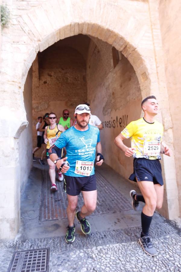 Un total de 13.1 kilómetros, dos menos que la pasada edición, y un desnivel acumulado de 207 metros de auténtica belleza por los barrios del Albaicín y el Sacromonte, dejando la Alhambra a la espalda, sin dejar de recorrer también los espacios más emblemáticos de la capital