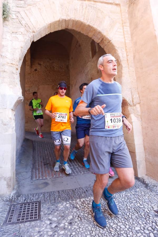 Un total de 13.1 kilómetros, dos menos que la pasada edición, y un desnivel acumulado de 207 metros de auténtica belleza por los barrios del Albaicín y el Sacromonte, dejando la Alhambra a la espalda, sin dejar de recorrer también los espacios más emblemáticos de la capital