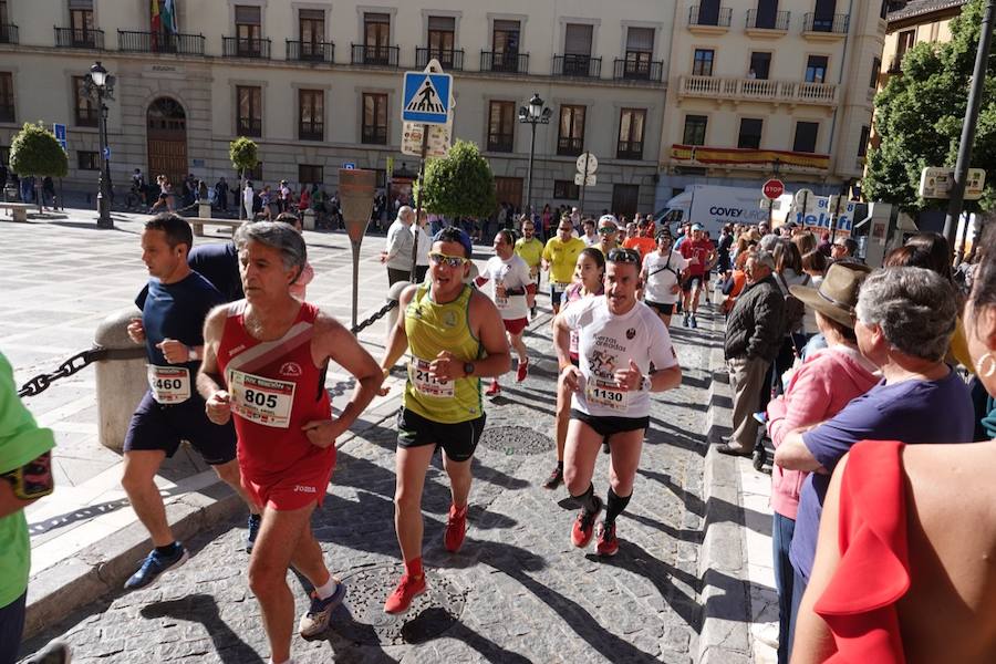 Un total de 13.1 kilómetros, dos menos que la pasada edición, y un desnivel acumulado de 207 metros de auténtica belleza por los barrios del Albaicín y el Sacromonte, dejando la Alhambra a la espalda, sin dejar de recorrer también los espacios más emblemáticos de la capital