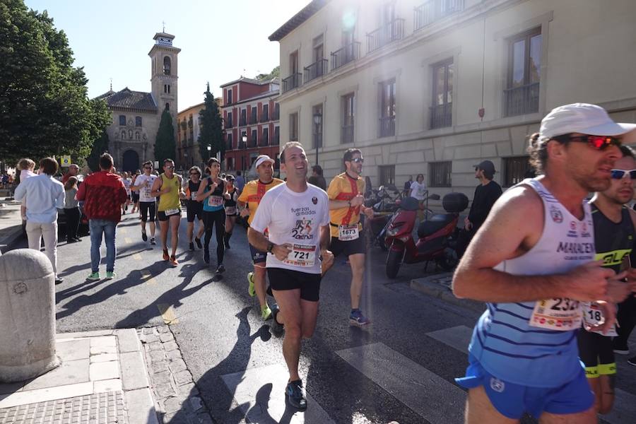 Un total de 13.1 kilómetros, dos menos que la pasada edición, y un desnivel acumulado de 207 metros de auténtica belleza por los barrios del Albaicín y el Sacromonte, dejando la Alhambra a la espalda, sin dejar de recorrer también los espacios más emblemáticos de la capital