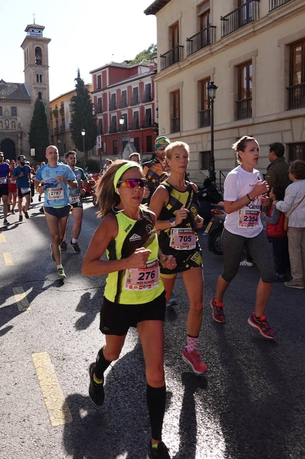 Un total de 13.1 kilómetros, dos menos que la pasada edición, y un desnivel acumulado de 207 metros de auténtica belleza por los barrios del Albaicín y el Sacromonte, dejando la Alhambra a la espalda, sin dejar de recorrer también los espacios más emblemáticos de la capital