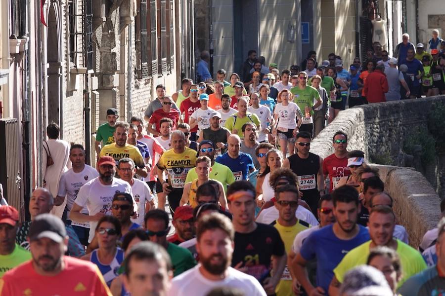 Un total de 13.1 kilómetros, dos menos que la pasada edición, y un desnivel acumulado de 207 metros de auténtica belleza por los barrios del Albaicín y el Sacromonte, dejando la Alhambra a la espalda, sin dejar de recorrer también los espacios más emblemáticos de la capital