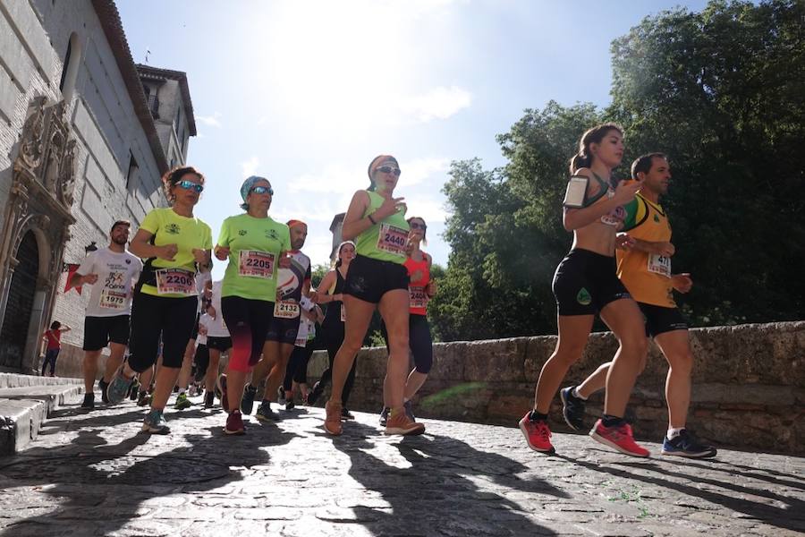 Un total de 13.1 kilómetros, dos menos que la pasada edición, y un desnivel acumulado de 207 metros de auténtica belleza por los barrios del Albaicín y el Sacromonte, dejando la Alhambra a la espalda, sin dejar de recorrer también los espacios más emblemáticos de la capital