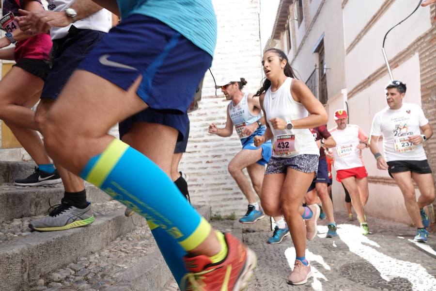 Un total de 13.1 kilómetros, dos menos que la pasada edición, y un desnivel acumulado de 207 metros de auténtica belleza por los barrios del Albaicín y el Sacromonte, dejando la Alhambra a la espalda, sin dejar de recorrer también los espacios más emblemáticos de la capital