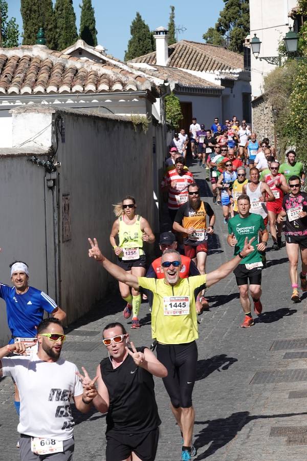 Un total de 13.1 kilómetros, dos menos que la pasada edición, y un desnivel acumulado de 207 metros de auténtica belleza por los barrios del Albaicín y el Sacromonte, dejando la Alhambra a la espalda, sin dejar de recorrer también los espacios más emblemáticos de la capital