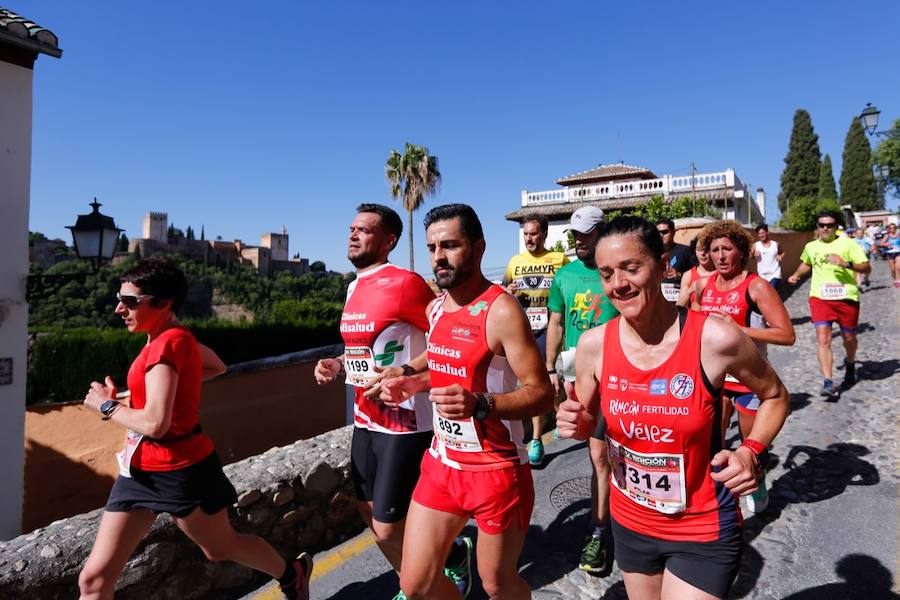 Un total de 13.1 kilómetros, dos menos que la pasada edición, y un desnivel acumulado de 207 metros de auténtica belleza por los barrios del Albaicín y el Sacromonte, dejando la Alhambra a la espalda, sin dejar de recorrer también los espacios más emblemáticos de la capital