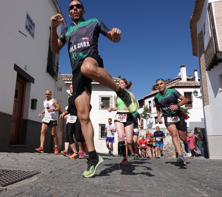 Un total de 13.1 kilómetros, dos menos que la pasada edición, y un desnivel acumulado de 207 metros de auténtica belleza por los barrios del Albaicín y el Sacromonte, dejando la Alhambra a la espalda, sin dejar de recorrer también los espacios más emblemáticos de la capital