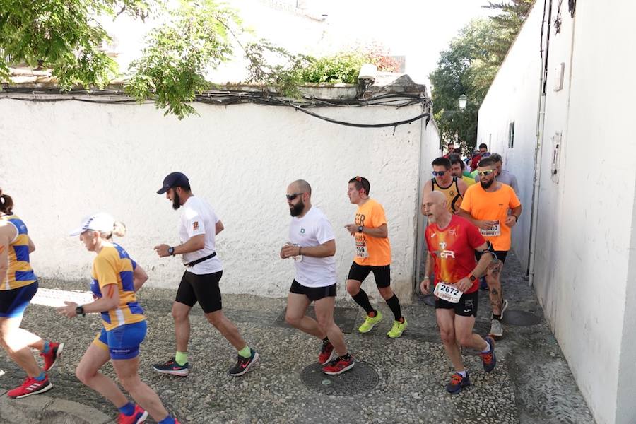 Un total de 13.1 kilómetros, dos menos que la pasada edición, y un desnivel acumulado de 207 metros de auténtica belleza por los barrios del Albaicín y el Sacromonte, dejando la Alhambra a la espalda, sin dejar de recorrer también los espacios más emblemáticos de la capital