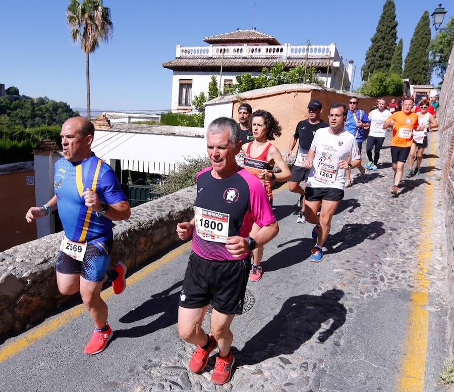 Un total de 13.1 kilómetros, dos menos que la pasada edición, y un desnivel acumulado de 207 metros de auténtica belleza por los barrios del Albaicín y el Sacromonte, dejando la Alhambra a la espalda, sin dejar de recorrer también los espacios más emblemáticos de la capital