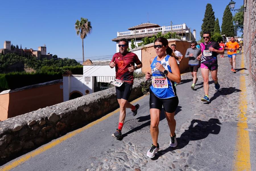 Un total de 13.1 kilómetros, dos menos que la pasada edición, y un desnivel acumulado de 207 metros de auténtica belleza por los barrios del Albaicín y el Sacromonte, dejando la Alhambra a la espalda, sin dejar de recorrer también los espacios más emblemáticos de la capital