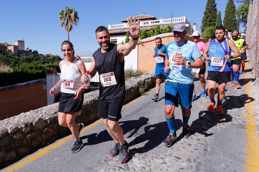 Un total de 13.1 kilómetros, dos menos que la pasada edición, y un desnivel acumulado de 207 metros de auténtica belleza por los barrios del Albaicín y el Sacromonte, dejando la Alhambra a la espalda, sin dejar de recorrer también los espacios más emblemáticos de la capital