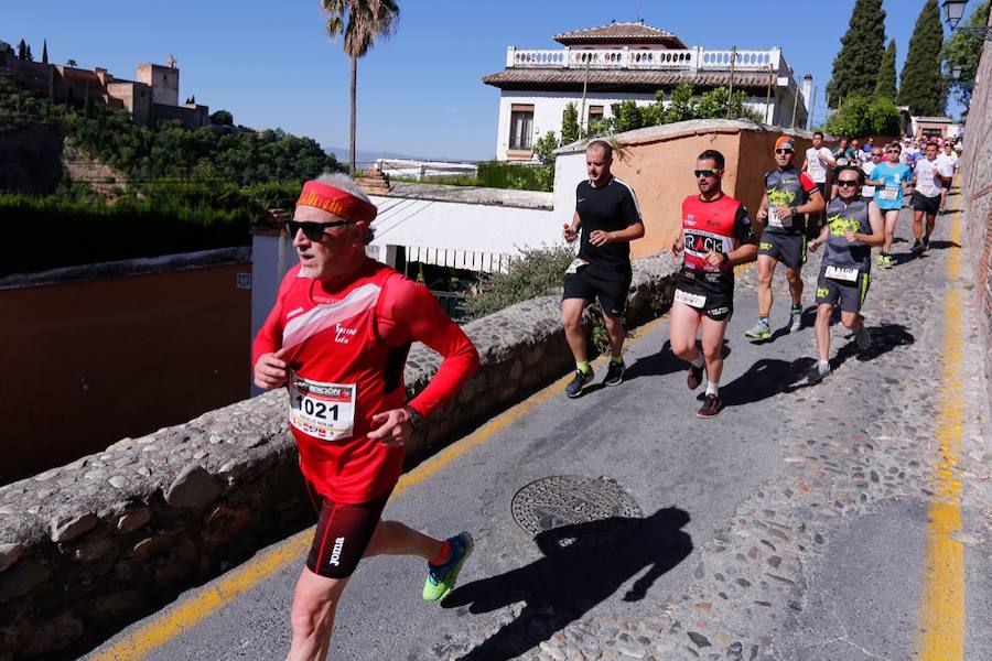 Un total de 13.1 kilómetros, dos menos que la pasada edición, y un desnivel acumulado de 207 metros de auténtica belleza por los barrios del Albaicín y el Sacromonte, dejando la Alhambra a la espalda, sin dejar de recorrer también los espacios más emblemáticos de la capital