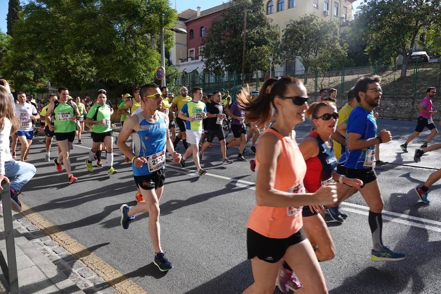 Un total de 13.1 kilómetros, dos menos que la pasada edición, y un desnivel acumulado de 207 metros de auténtica belleza por los barrios del Albaicín y el Sacromonte, dejando la Alhambra a la espalda, sin dejar de recorrer también los espacios más emblemáticos de la capital