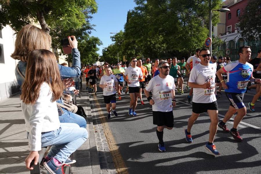 Un total de 13.1 kilómetros, dos menos que la pasada edición, y un desnivel acumulado de 207 metros de auténtica belleza por los barrios del Albaicín y el Sacromonte, dejando la Alhambra a la espalda, sin dejar de recorrer también los espacios más emblemáticos de la capital