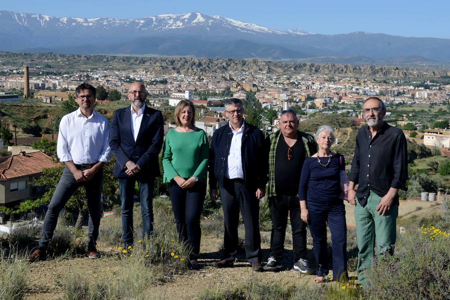 Foto de familia de todos los candidatos a la Alcaldía de Guadix.