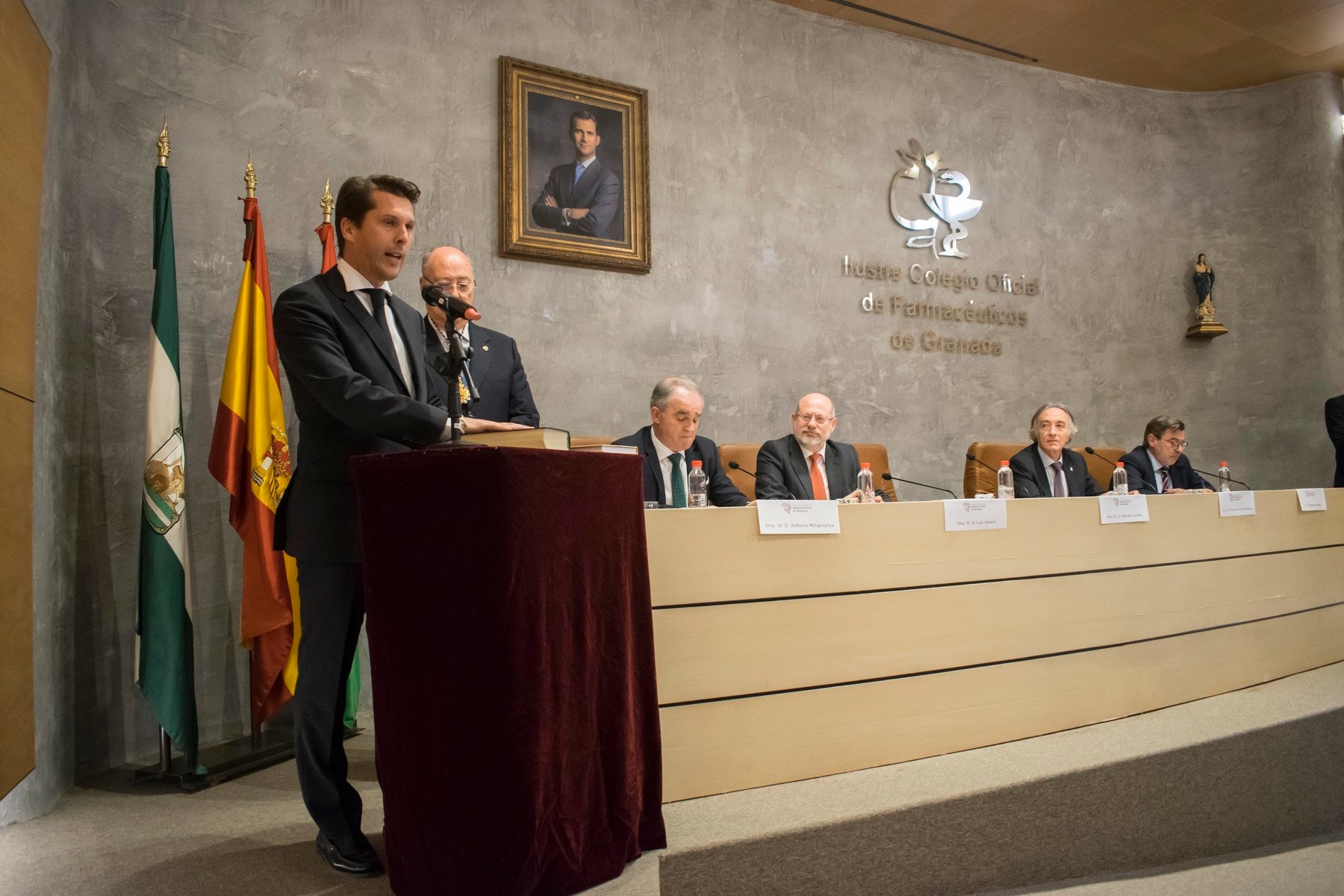Toma posesión de su cargo Manuel Fuentes, reelegido presidente de los farmacéuticos