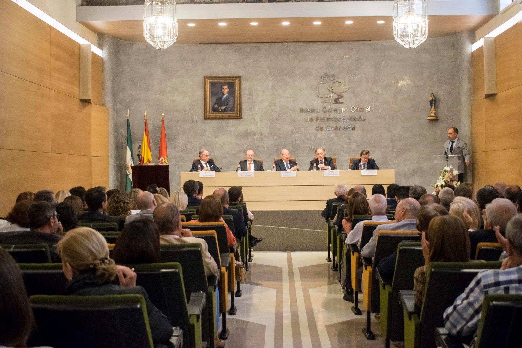 Toma posesión de su cargo Manuel Fuentes, reelegido presidente de los farmacéuticos