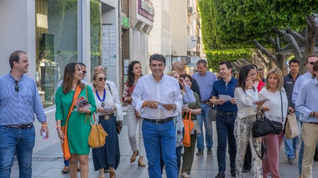 El candidato de Cs a la Alcaldía de Almería, Miguel Cazorla, junto a parte de su equipo.