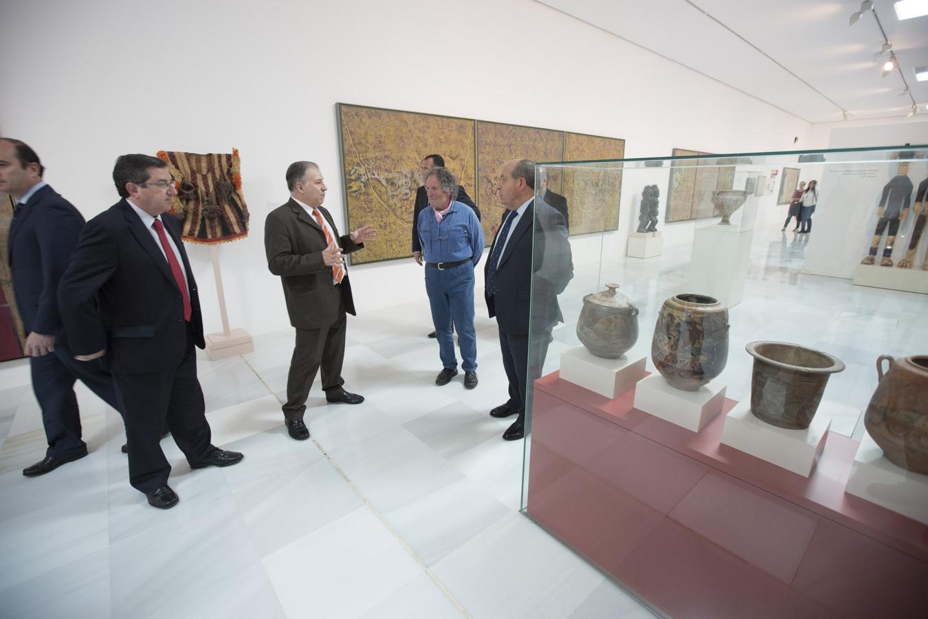 Esta mañana se ha celebrado en el Ayuntamiento el acto de donación del legado del pintor José Manuel Brazam a la ciudad de Granada. Más de 4.000 piezas donde se incluye una colección de arte africano única en España