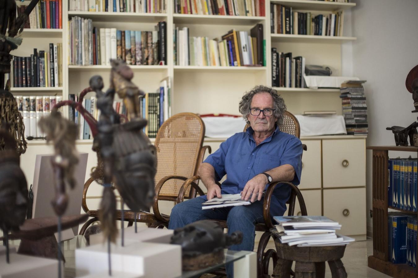 Esta mañana se ha celebrado en el Ayuntamiento el acto de donación del legado del pintor José Manuel Brazam a la ciudad de Granada. Más de 4.000 piezas donde se incluye una colección de arte africano única en España