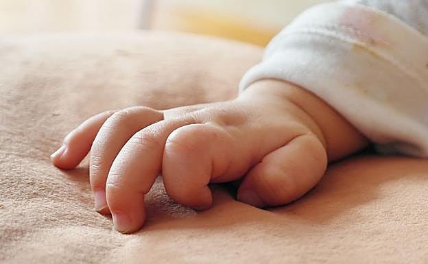 10 años de cárcel para los padres que se grabaron abusando sexualmente de su bebé de tres meses