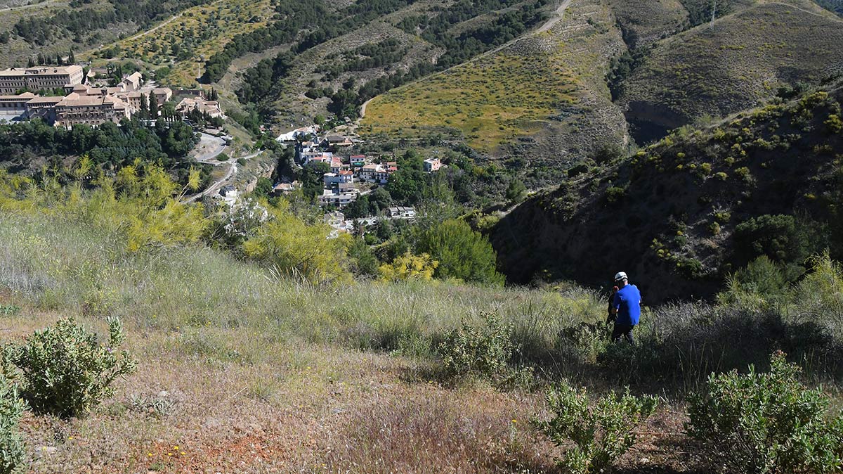 La restauración de la Acequia Real descubre nuevas galerías por las que se elevaba el agua hasta los pozos altos de la Dehesa del Generalife. Entramos en las galerías que discurren en las entrañas del Cerro del Sol